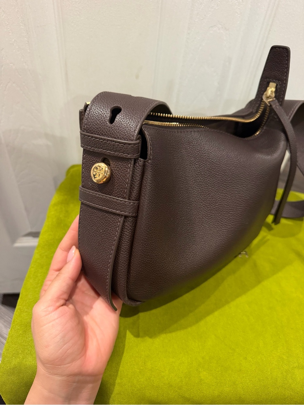 Tory Burch Romy Shoulder Bag Deep Brown Small - Picture 4 of 9